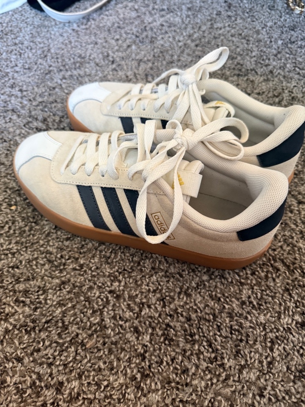 adidas women’s Cream and Navy Suede Casual Sneakers with Gum Sole